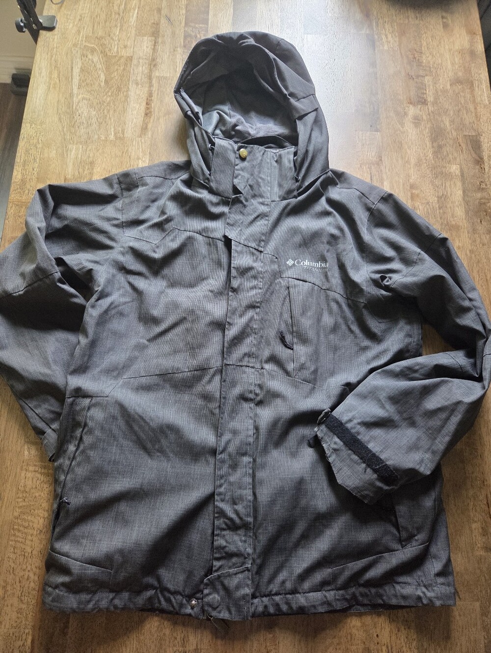 Columbia Titanium Omni Tech Men's Hooded Vented Shell in Charcoal Gray